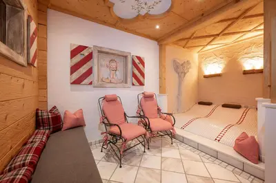 Ein Sitzbereich in der Unterkunft Hotel Garni Haus Tyrol