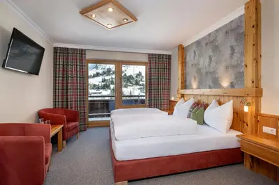 Ein Bett oder Betten in einem Zimmer der Unterkunft Hotel Garni Haus Tyrol