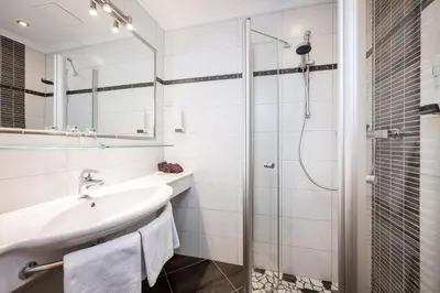 Ein Badezimmer in der Unterkunft Hotel Garni Haus Tyrol