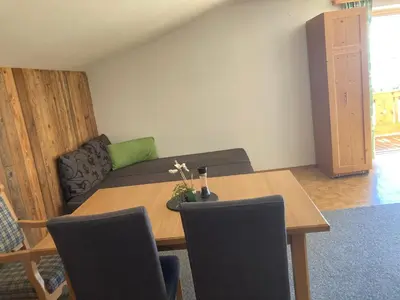 Ein Sitzbereich in der Unterkunft Ferienhaus Schnitzhof