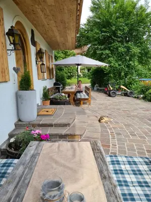 Ein Garten an der Unterkunft Ferienhaus Schnitzhof