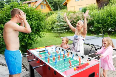 Kinder, die in der Unterkunft ÖKO Feriendorf Schlierbach übernachten
