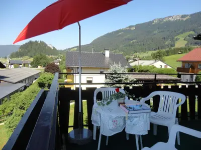 Ein allgemeiner Bergblick oder ein Berglick von der Ferienwohnung aus