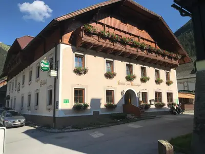 Das Gebäude in dem sich das Gasthaus befindet