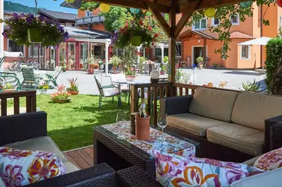 Ein Sitzbereich in der Unterkunft Hotel-Restaurant Schwaiger***