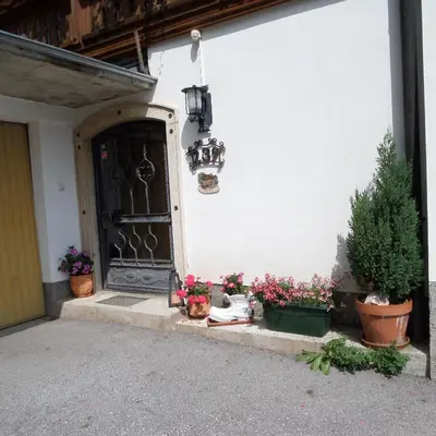 Das Gebäude in dem sich das Privatzimmer befindet