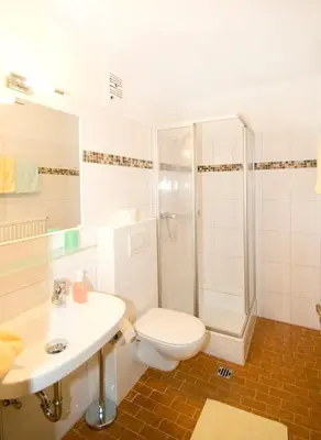 Ein Badezimmer in der Unterkunft Hotel Garni Hochwurzen