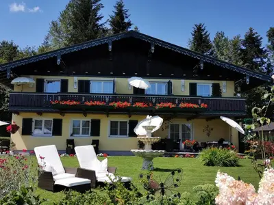 Ein Garten an der Unterkunft Ferienwohnungen Thalmeier