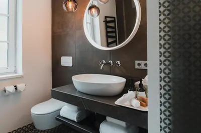 Ein Badezimmer in der Unterkunft TAUROA Seehotel Grundlsee