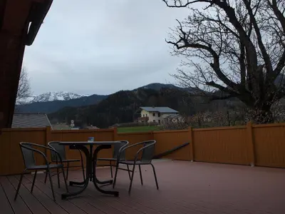 Ein allgemeiner Bergblick oder ein Berglick von der Ferienwohnung aus
