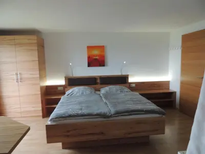 Ein Bett oder Betten in einem Zimmer der Unterkunft Ferienwohnungen Schöbringer