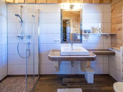 Ein Badezimmer in der Unterkunft Chalet Aualm-1 by Interhome