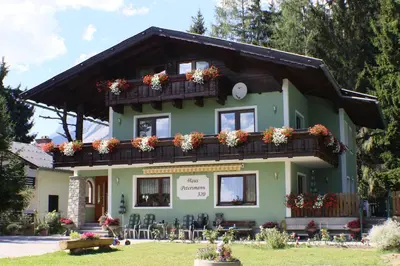 Das Gebäude in dem sich die Pension befindet
