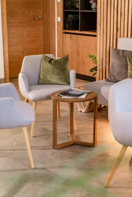 Ein Sitzbereich in der Unterkunft Aparthotel Ursprung