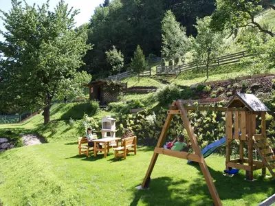 Ein Garten an der Unterkunft Simonegg