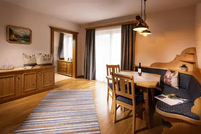 Ein Sitzbereich in der Unterkunft Landgasthof Leopoldhof