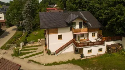 Das Gebäude in dem sich die Ferienwohnung befindet