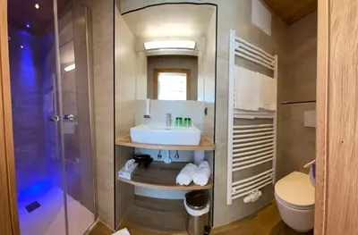 Ein Badezimmer in der Unterkunft Appartements Hubner