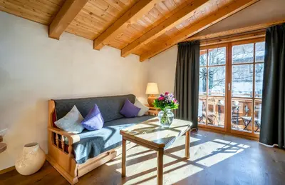 Ein Sitzbereich in der Unterkunft almlust - hotel, apartments, chalets