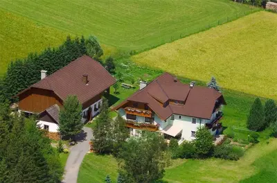 Das Gebäude in dem sich die Pension befindet