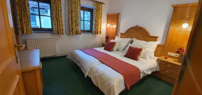 Ein Bett oder Betten in einem Zimmer der Unterkunft Schlosserhaus Appartements