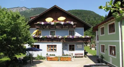 Ein allgemeiner Bergblick oder ein Berglick von der Pension aus