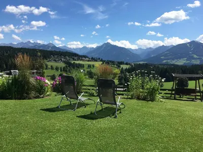 Ein allgemeiner Bergblick oder ein Berglick von der Ferienwohnung aus