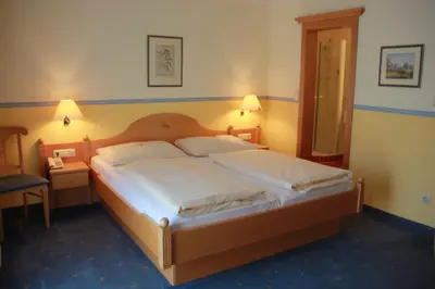 Ein Bett oder Betten in einem Zimmer der Unterkunft Hotel-Pension Wagnermigl