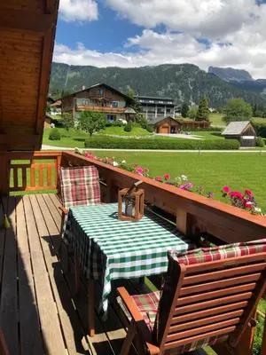 Ein allgemeiner Bergblick oder ein Berglick von der Ferienwohnung aus