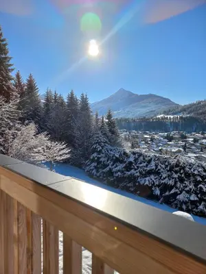 Ein allgemeiner Bergblick oder ein Berglick von der Ferienwohnung aus