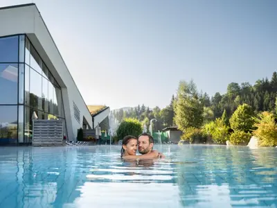 Der Swimmingpool an oder in der Nähe von Promi Alm Flachau - Luxus Chalets
