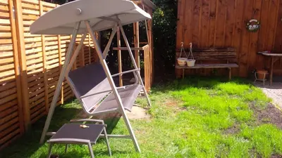 Ein Garten an der Unterkunft Bei Annerl