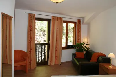 Ein Sitzbereich in der Unterkunft Hupfmühle Pension