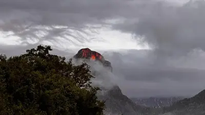 Ein allgemeiner Bergblick oder ein Berglick von der Pension aus
