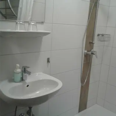 Ein Badezimmer in der Unterkunft Haus Alpenrose
