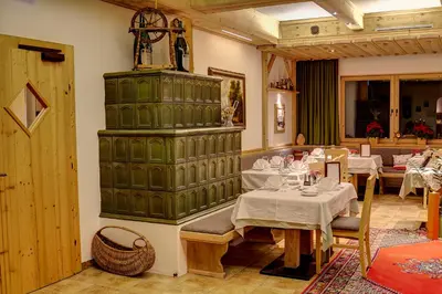 Ein Sitzbereich in der Unterkunft Hotel Berghof