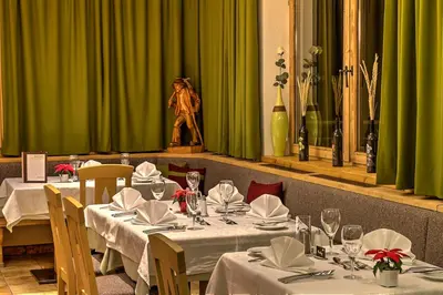 Ein Restaurant oder anderes Speiselokal in der Unterkunft Hotel Berghof
