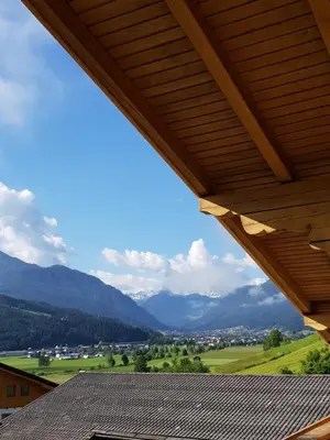 Ein allgemeiner Bergblick oder ein Berglick von der Ferienwohnung aus