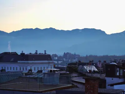 Ein allgemeiner Bergblick oder ein Berglick von der Ferienwohnung aus