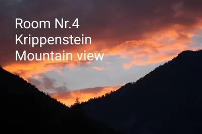 Ein allgemeiner Bergblick oder ein Berglick von der Pension aus