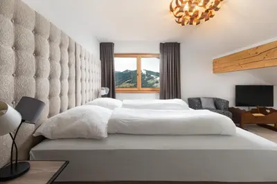 Ein Bett oder Betten in einem Zimmer der Unterkunft Designferienhaus Luxus Bergchalet XXL Ski In-Out Snow Space Wagrain Flachau