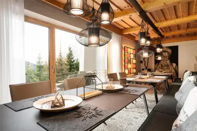 Ein Sitzbereich in der Unterkunft Designferienhaus Luxus Bergchalet XXL Ski In-Out Snow Space Wagrain Flachau