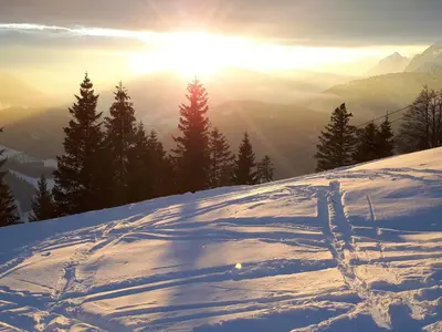 Ein allgemeiner Bergblick oder ein Berglick von der Ferienwohnung aus