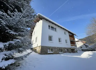 White Pearl Apartment im Winter