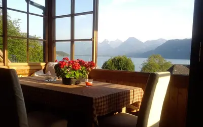 Ein allgemeiner Bergblick oder ein Berglick von der Ferienwohnung aus