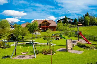 Ein Kinderspielbereich in der Unterkunft Örglwirt Ferienwelt - Hotel Post Örglwirt
