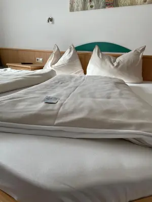 Ein Bett oder Betten in einem Zimmer der Unterkunft Hotel Die Metzgerstubn
