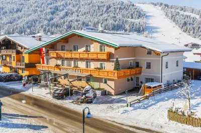 Ein allgemeiner Bergblick oder ein Berglick von der Pension aus