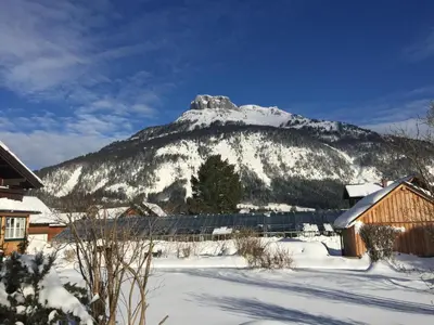 Ein allgemeiner Bergblick oder ein Berglick von der Villa aus