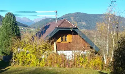 Ein allgemeiner Bergblick oder ein Berglick von des Ferienhauses aus